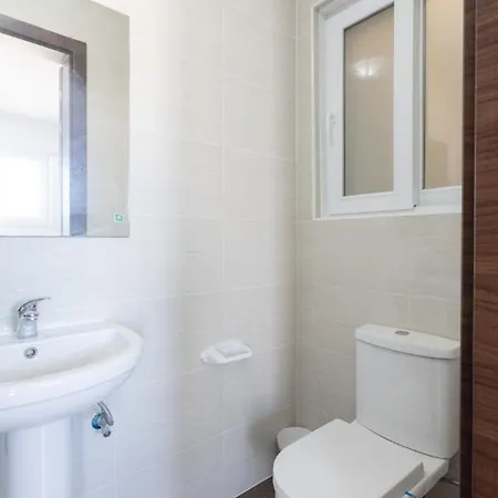 F5 1, Private Double With Private Bathroom And Balcony In Shared Flat *