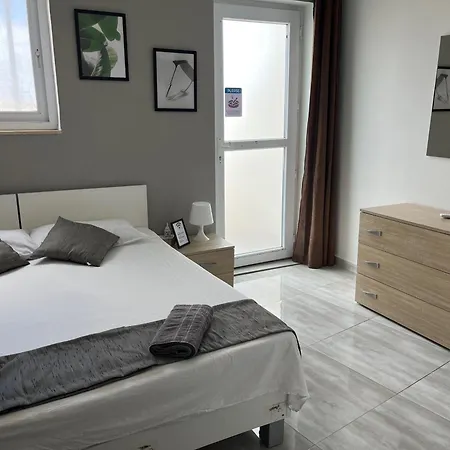 F5 1, Private Double With Private Bathroom And Balcony In Shared Flat