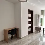 F5 1, Private Double With Private Bathroom And Balcony In Shared Flat Homestay *
