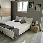 Homestay F5 1, Private Double With Private Bathroom And Balcony In Shared Flat *