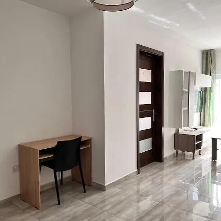 F5 1, Private Double With Private Bathroom And Balcony In Shared Flat Проживание в семье *