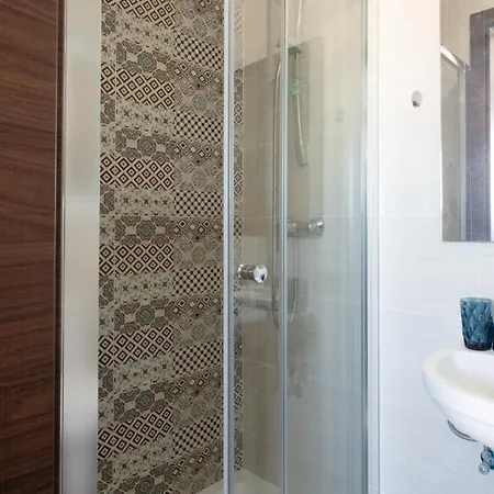 Homestay F5 1, Private Double With Private Bathroom And Balcony In Shared Flat