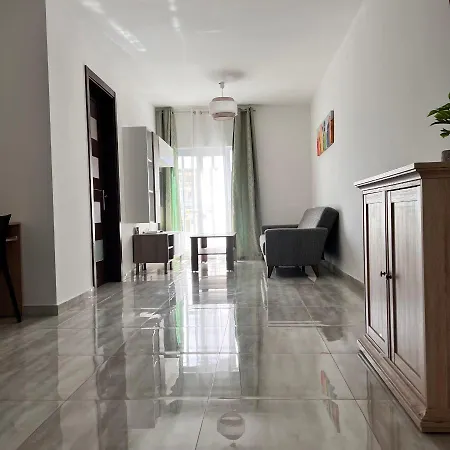 F5 1, Private Double With Private Bathroom And Balcony In Shared Flat Alloggio in famiglia Msida