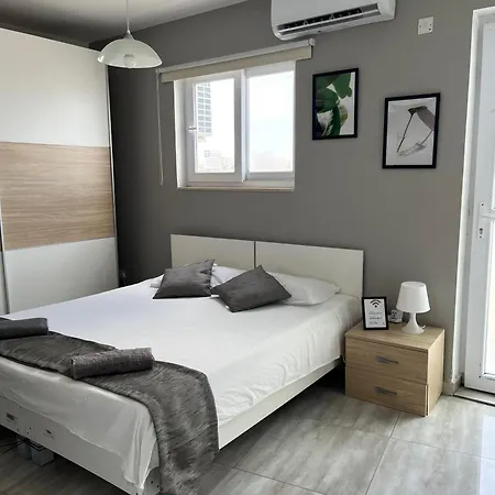F5 1, Private Double With Private Bathroom And Balcony In Shared Flat Мсида