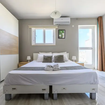 F5 1, Private Double With Private Bathroom And Balcony In Shared Flat Homestay Msida