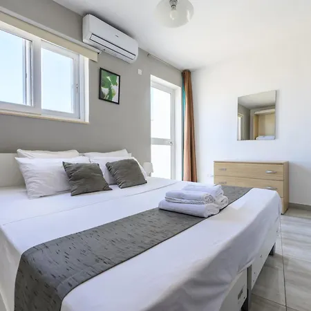 F5 1, Private Double With Private Bathroom And Balcony In Shared Flat *