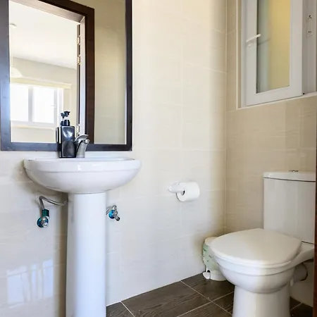 F5 1, Private Double With Private Bathroom And Balcony In Shared Flat Homestay