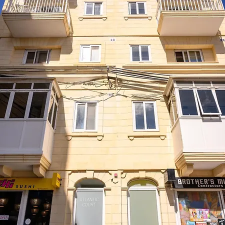 F5 1, Private Double With Private Bathroom And Balcony In Shared Flat Homestay *