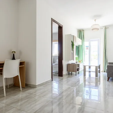 F5 1, Private Double With Private Bathroom And Balcony In Shared Flat Homestay Msida