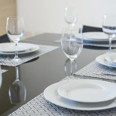 F5 1, Private Double With Private Bathroom And Balcony In Shared Flat Homestay *