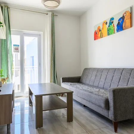 F5 1, Private Double With Private Bathroom And Balcony In Shared Flat Homestay *