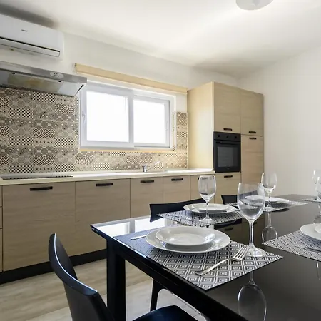 Homestay F5 1, Private Double With Private Bathroom And Balcony In Shared Flat