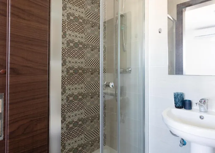 Homestay F5 1, Private Double With Private Bathroom And Balcony In Shared Flat